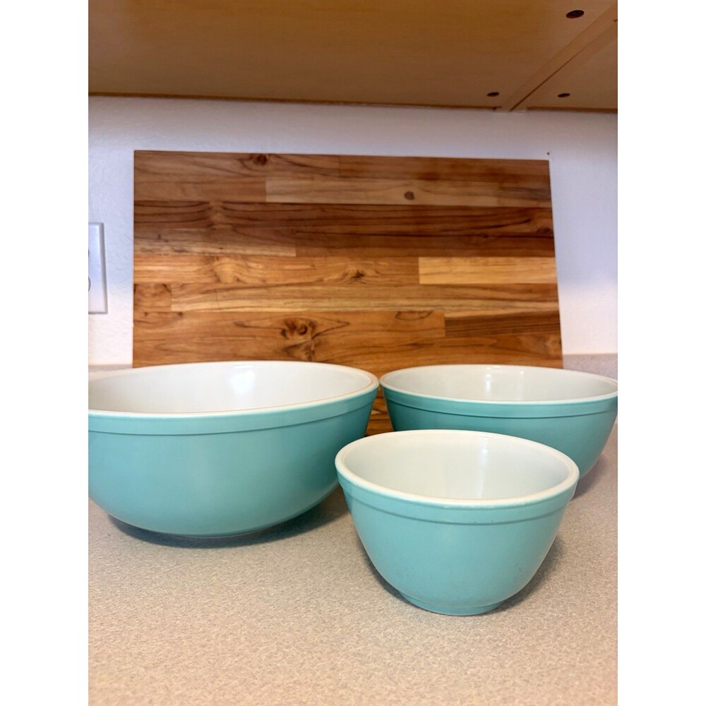 Pyrex VTG 3pc Robin’s Egg Glass Stackable Mixing Bowls 2.5qt 401, 403, 404
